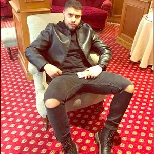 Meet your Posher, Moe